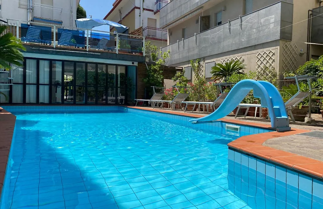 Golf Hotel-1