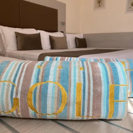 Golf Hotel-3