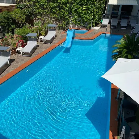 Golf Hotel-2